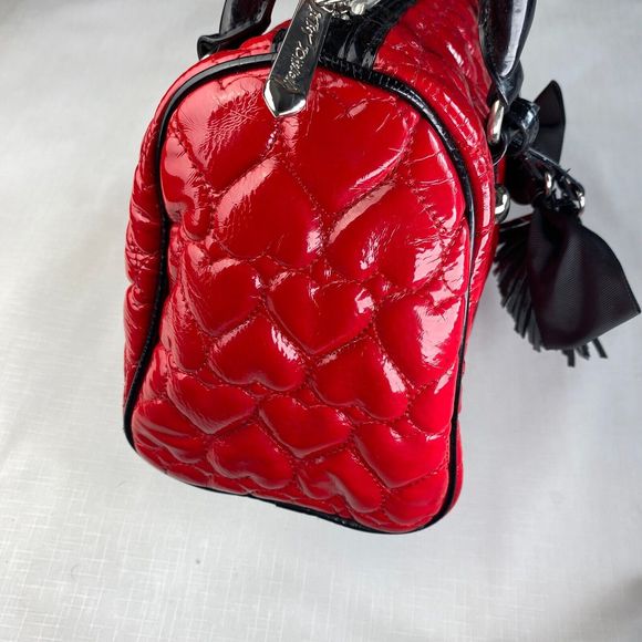 BETSEY JOHNSON QUILTED HEARTS Red Vegan Leather DUFFLE HAND BAG! Purse Black Bow - Picture 12 of 16